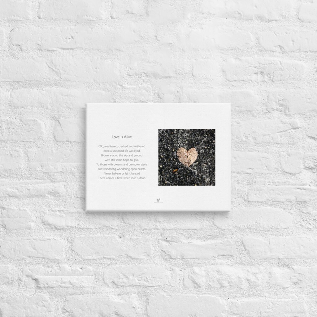 Canvas Print Love is Alive 12x16